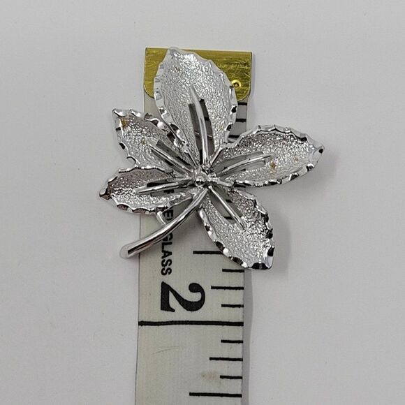 Vintage Signed Sarah Coventry Silver Tone Clover Brooch Pin Pendant Etched Gift - Picture 5 of 7